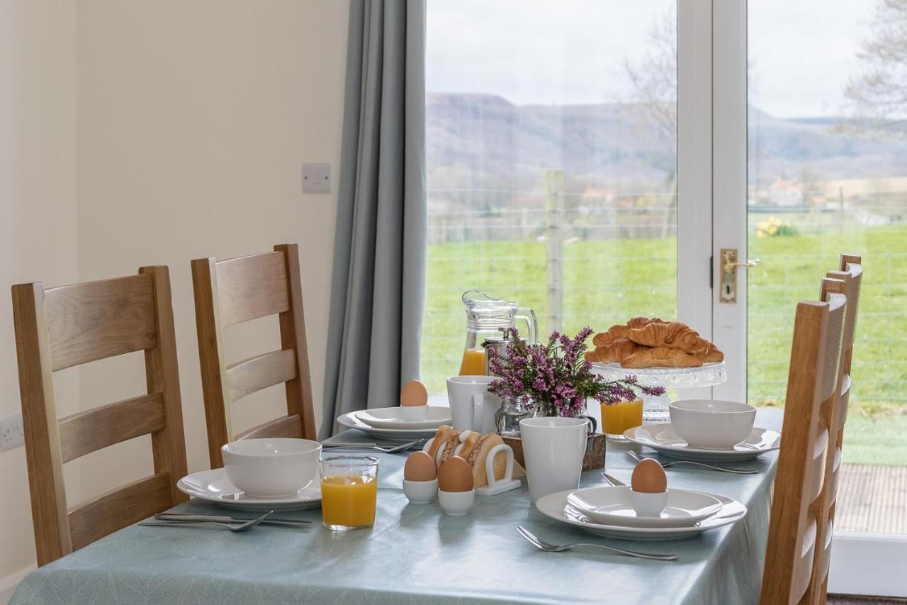 The Grainary Cottages Scarborough Bagian luar foto
