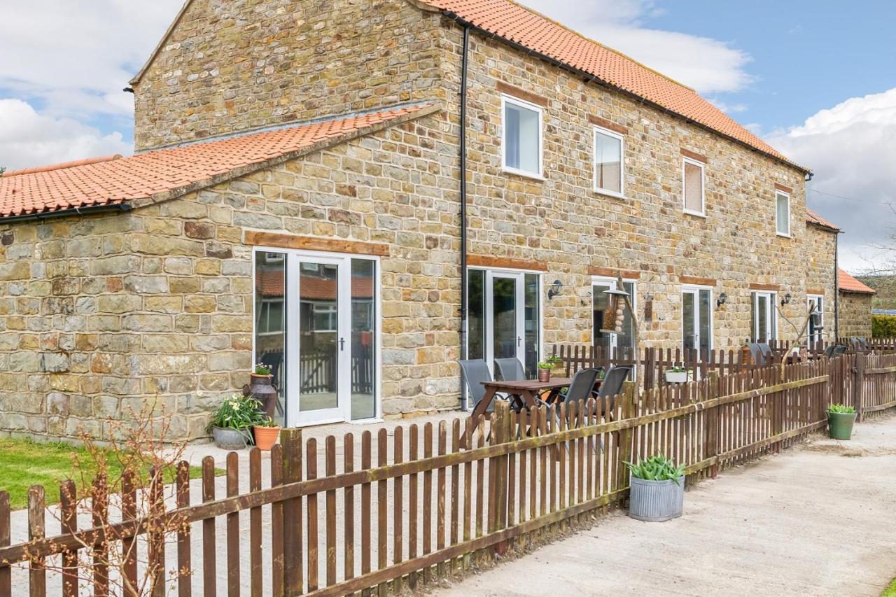 The Grainary Cottages Scarborough Bagian luar foto